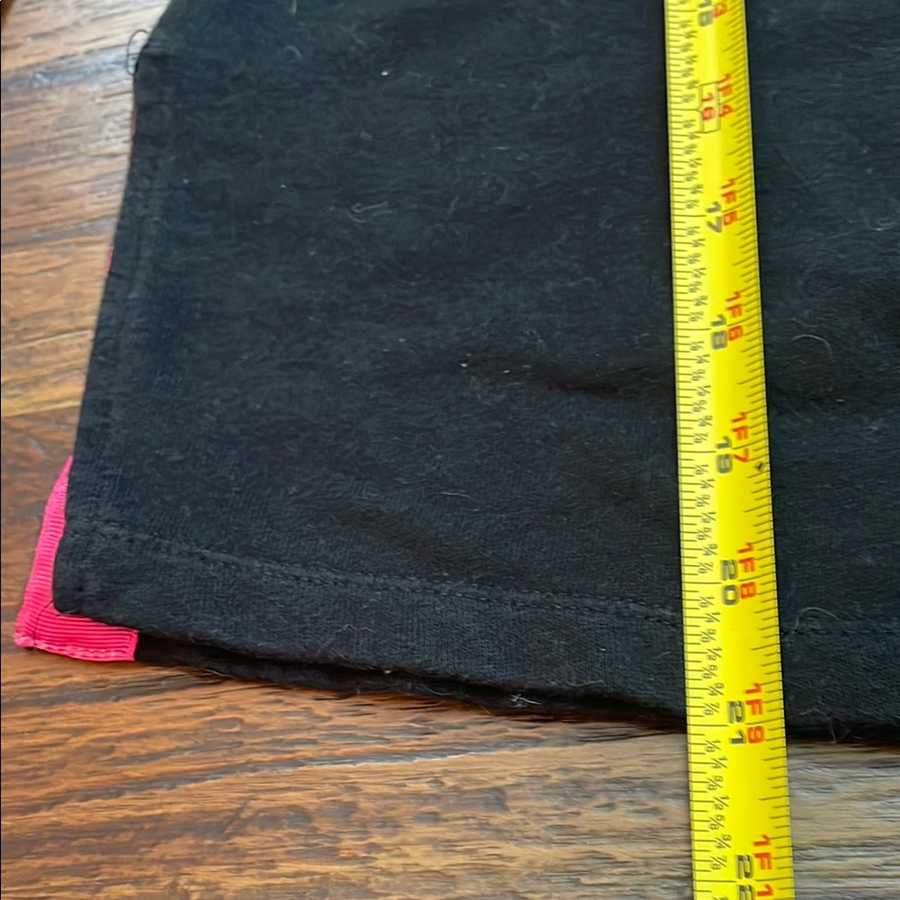 Disney Oversized Sequined Black and Pink sequined sweatshirt XS
Not faded - Picture 8 of 8